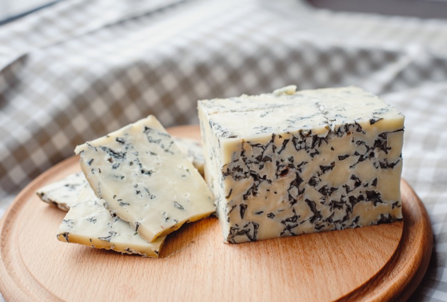 Dégustez le bleu d'Auvergne, fromage emblématique de la région