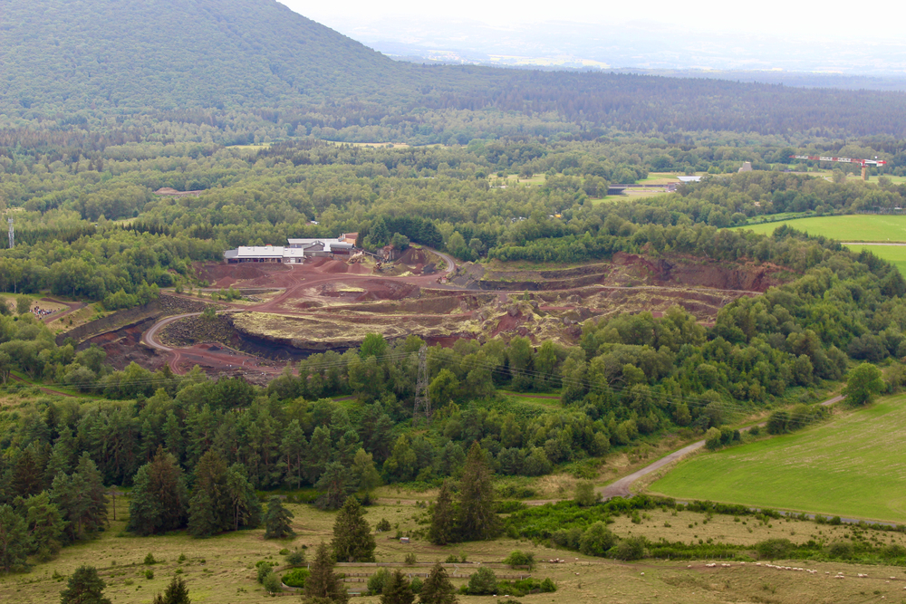 Pénétrez à l'intérieur du volcan de Lemptégy !